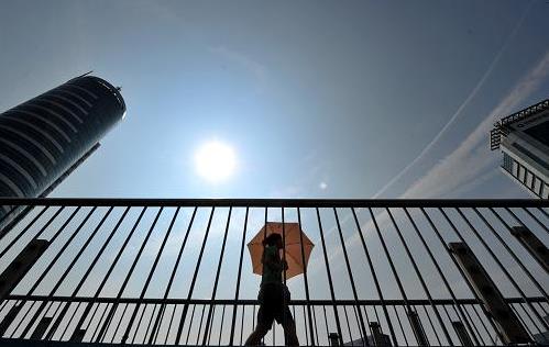 把藿香正气水涂在脚上,有什么作用?医生:还有4个妙用您