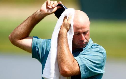 把藿香正气水涂在脚上,有什么作用?医生:还有4个妙用您