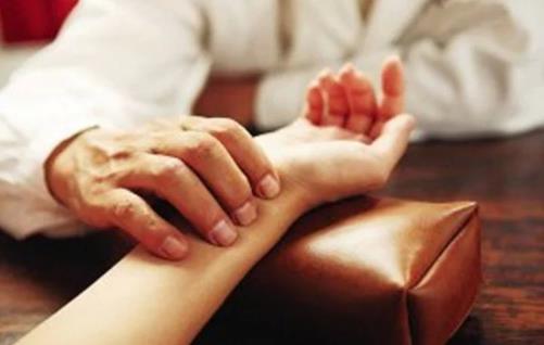 女人身体“上、中、下”三处变大,说明湿气过重,你要抓