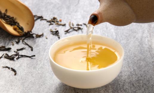夏日饮茶好处多,医生提醒:有两类女性不宜饮茶,否则会