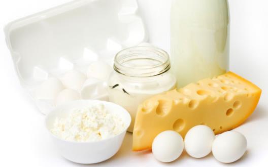 脱脂牛奶vs全脂牛奶:脱脂牛奶真的更适合减肥吗?