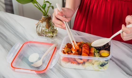 清洁食品保鲜盒顽固污渍的小妙招 让你的保鲜盒净净