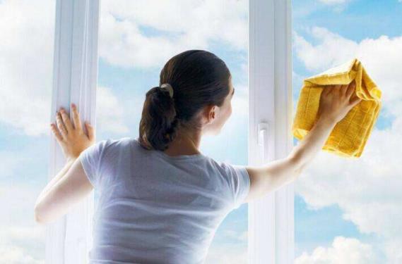 怎么样擦玻璃?怎样擦玻璃才干净?擦玻璃洗窗诀窍