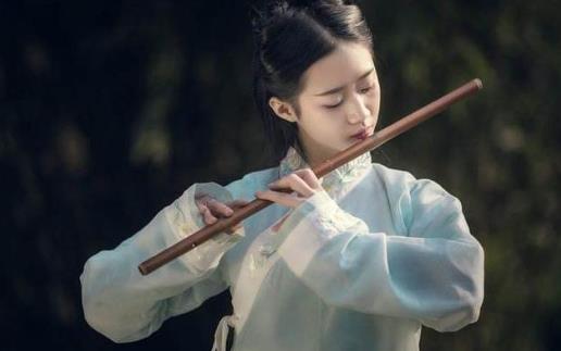 汉服上襦很透该怎么办?汉服里面一定要穿内搭吗