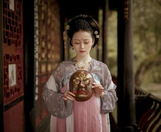 汉服上襦很透该怎么办?汉服里面一定要穿内搭吗