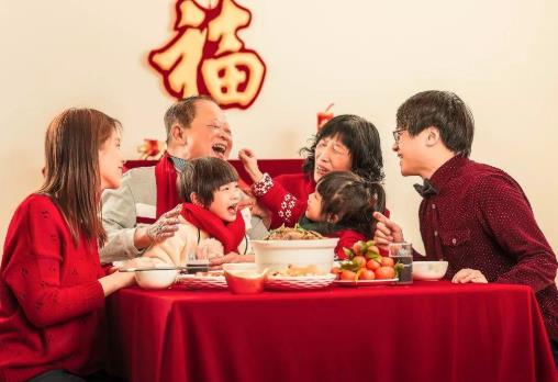 吃年夜饭怎么发朋友圈逼格高?适合春节发的朋友圈文案