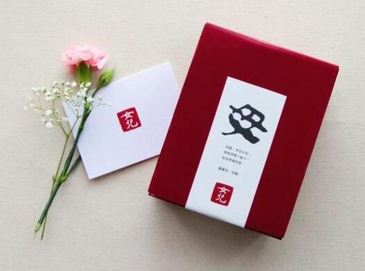 母亲节送花的卡片怎么写才好?母亲节送什么好