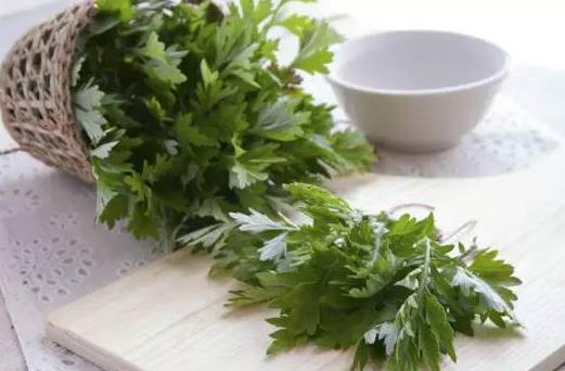 端午节挂的艾草能喝吗?不到端午门口能放艾草吗?