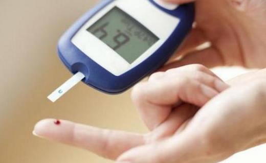 自己用血糖仪测量的准吗？血糖仪的采血针可以反复用吗？