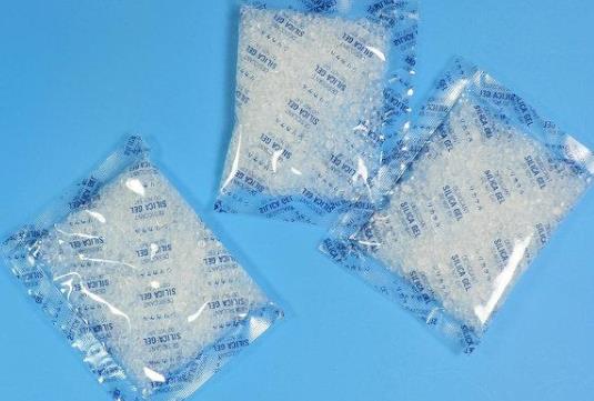 干燥剂没撕开泡了水会怎么样?不小心喝了干燥剂泡过的水怎么办