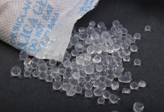 干燥剂没撕开泡了水后的杯子还能用吗?干燥剂没撕开泡了水会爆炸吗