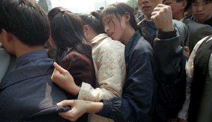 有钱没钱回家过年,盘点历年春节春运中让人泪奔的瞬间!