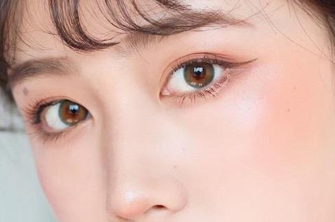 美瞳的度数怎么选择?为什么戴隐形眼镜感觉眼睛好干?