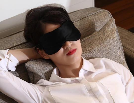 戴什么样的眼罩睡觉最舒服?什么颜色的眼罩对眼睛好?