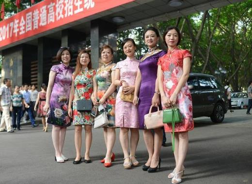 2021高考家长送考一定要穿旗袍吗?高考当天穿黑色旗袍好吗