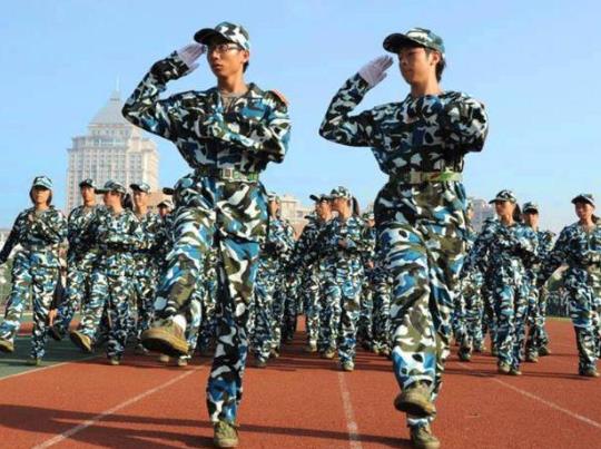 什么兵可以当军训教官?得了什么病大学才可以免军训?