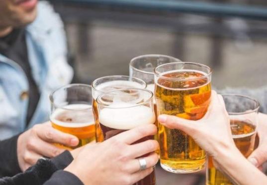 喝酒按哪个部位解酒?喝醉酒应该热敷还是冷敷?