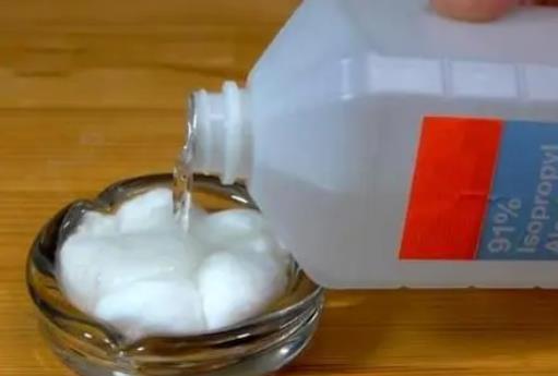 空调里可以喷酒精消毒吗?毒蚊子咬了可以用酒精消肿止痒吗?