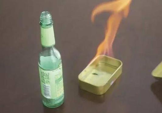 花露水过期了有毒吗?花露水喷在电风扇上有什么作用?