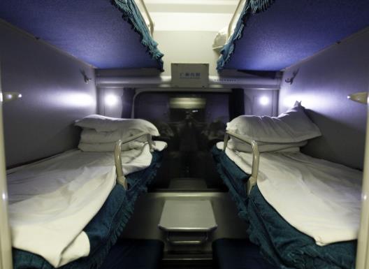 软卧男女是怎么分配房间的?火车软卧跟异性一起住怎么办?