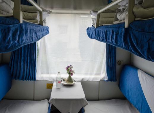 火车软卧四个人能买到一个包间吗?软卧能买学生票吗?