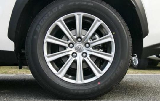 轮胎鼓包的原因是什么？轮胎鼓包一定要换2只吗？