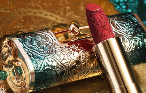 口红夏天要放冰箱吗 夏天用唇釉还是口红好