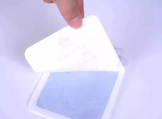 暖宝宝贴肚子红了怎么办?暖宝宝还没开就硬了还能用吗?