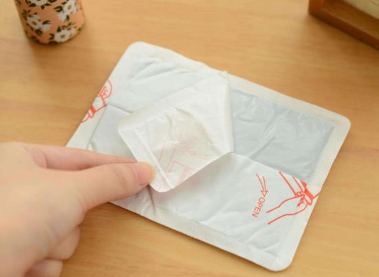 为啥暖宝宝电热毯不能一起用?暖宝宝粉末弄脏衣服了怎么办?
