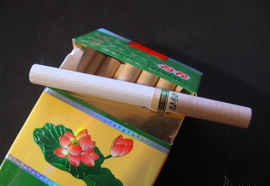 钻石荷花烟嘴中的绿线是啥?钻石荷花烟多少钱一包?