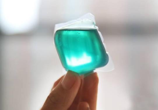 用洗衣凝珠还用放洗衣粉吗?洗衣凝珠为什么不能手洗?