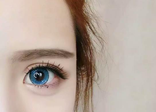 美瞳在眼睛里不见了是怎么回事?美瞳含水量多少合适?
