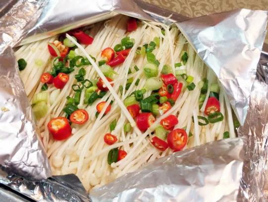 烤箱锡纸是光面朝上还是光面朝下?烤箱锡纸哪面接触食物才好?