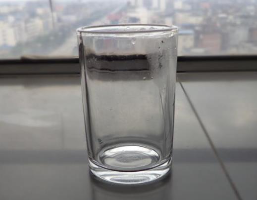 玻璃杯怎么洗干净不留水渍?为什么玻璃杯壁总有脏的?