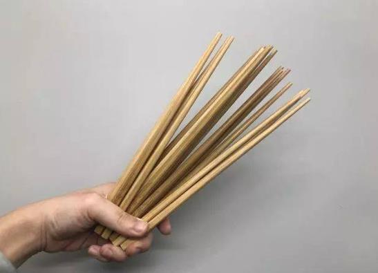煮木筷子掉色了怎么办?筷子用热水煮过后怎么水变红色了?