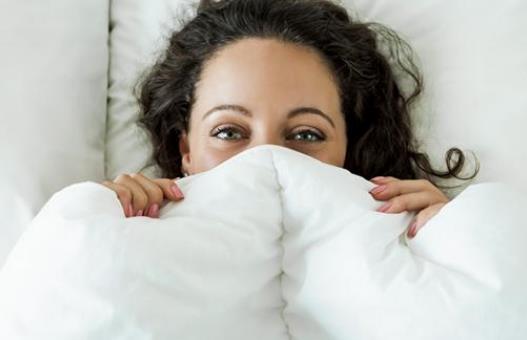 裸睡可以提高睡眠质量吗?裸睡有哪些好处?
