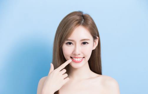 牙齿发黄几招帮你洁牙美白 摆脱黄牙困扰坊间小偏方