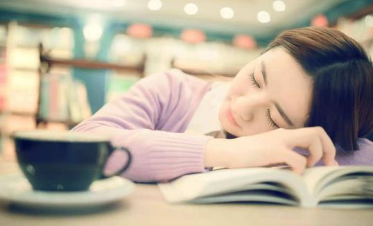 晚睡的人小心性格变黑暗!