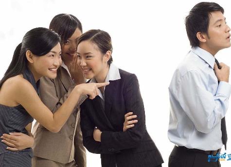 为什么有些人对“嚼舌根”乐此不疲呢？