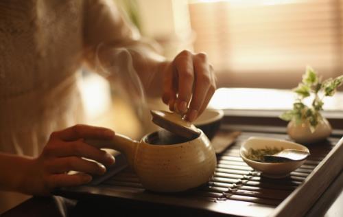 老人喝茶要掌握技巧 老人喝茶的注意事项