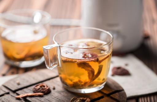 老人喝不同茶饮不同效果 老人不适合喝的四类草药
