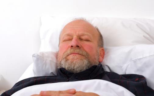 午休可以改善大脑代谢 老人正确的午休方式分享