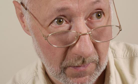 年龄和老花度数关系的规律 老人选配老花镜的五大注意事项