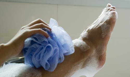 老人冬季多泡脚有助于身体健康 没事最好多泡泡脚