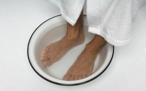 老人冬季多泡脚有助于身体健康 没事最好多泡泡脚