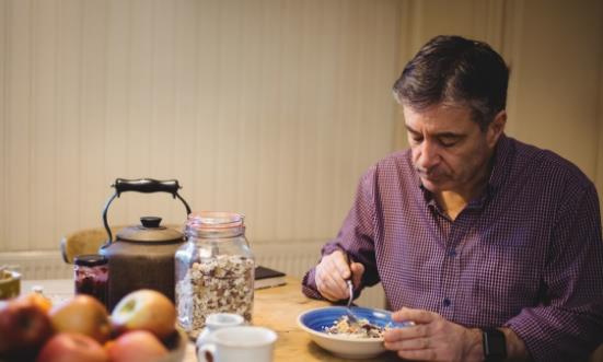 老人补钙可以常吃的食物 日常补钙过度对身体也有危害