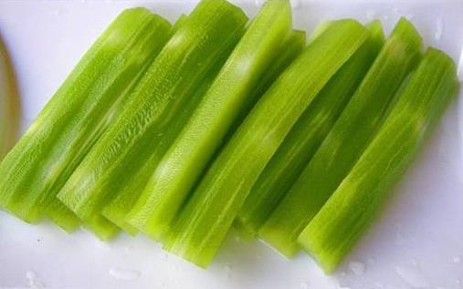 职业女性经常性掉发的原因 脱发的饮食调理