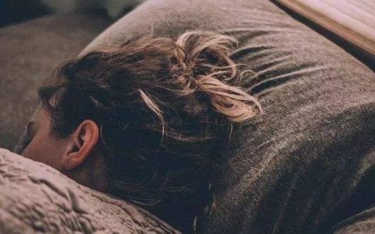 适合在公司午睡的有效妙招 正确午睡的注意事项