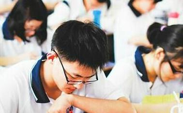 高三学生失眠怎么办 泡脚自我